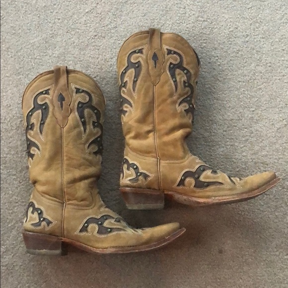 Shoes - Pointed toe cowboy boots
